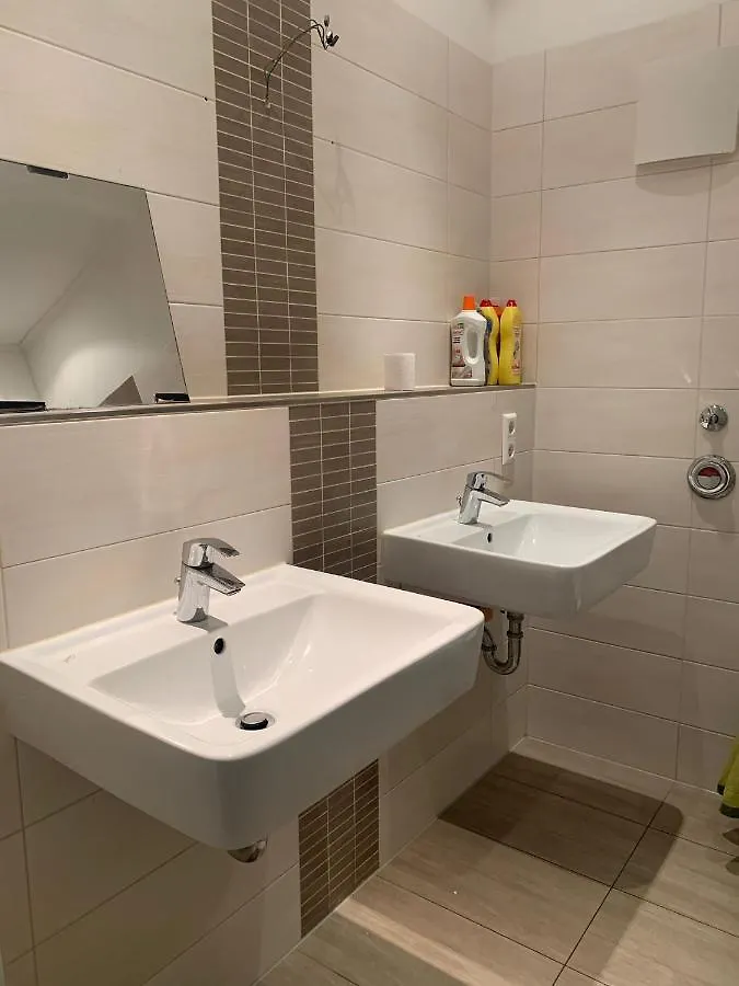 Lea Apartments Zentrum Ost Mit Stellplatz Lipsko